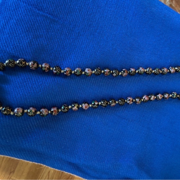 Vintage Elegant Black and Gold Floral Cloisonné Beaded Necklace - Picture 8 of 9